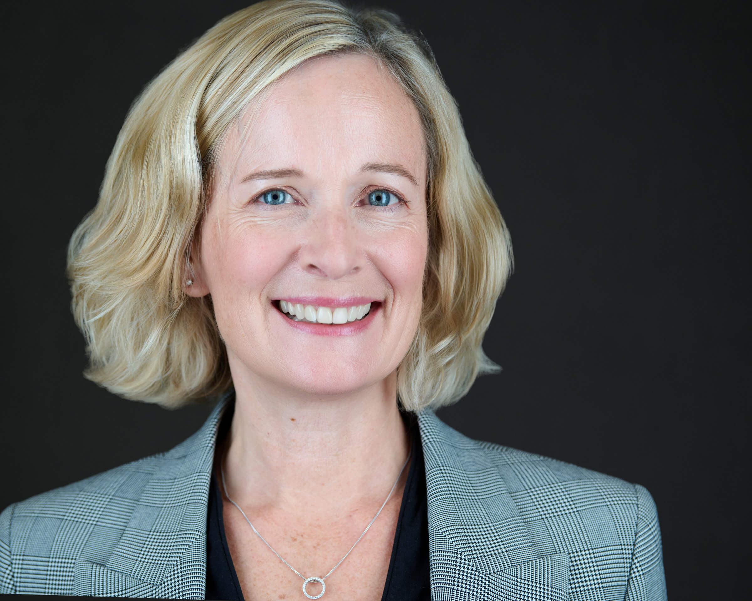 Headshot of Kirsty Armer